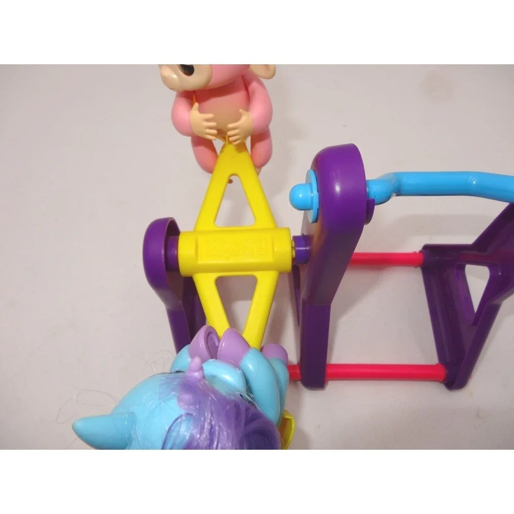 Fingerlings Teeter Totter Playset with‎ Callie Monkey and Coral Unicorn WowWee